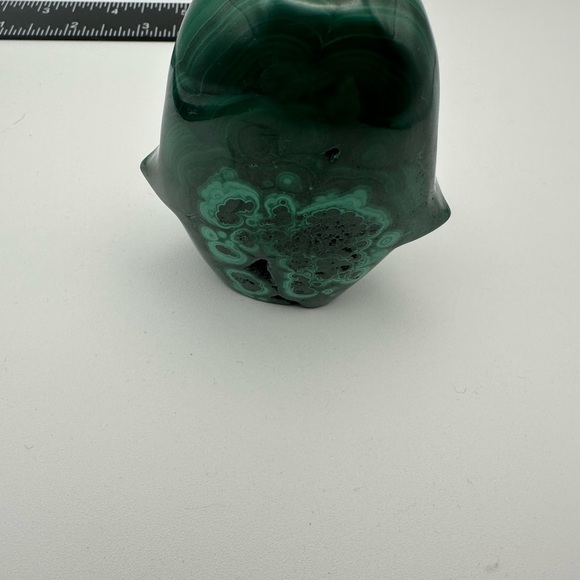 Natural malachite penguin carving - Picture 8 of 9